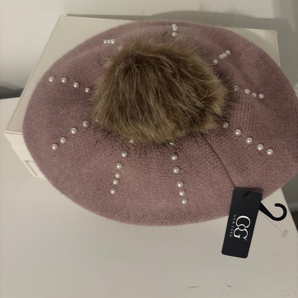 NWT mauve beret with pompom and pearl detail perfect to gift Christmas - Picture 1 of 5